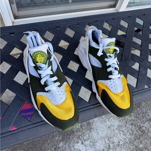 Nike Huarache Black and Yellow Sneakers